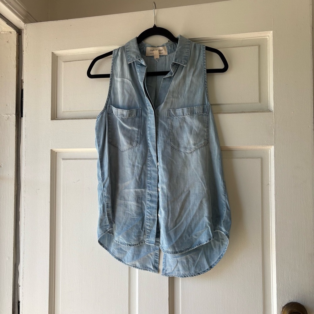 Cloth & Stone Light Blue Sleeveless Button-Down Shirt. SB2
